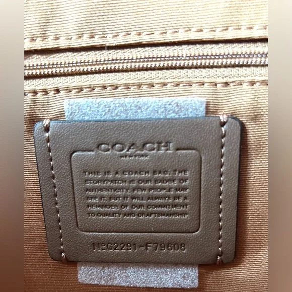 NWOT Coach Tote Pebbled Cream Leather Gold Hrdware Wonderful Mother’s Day Gift
